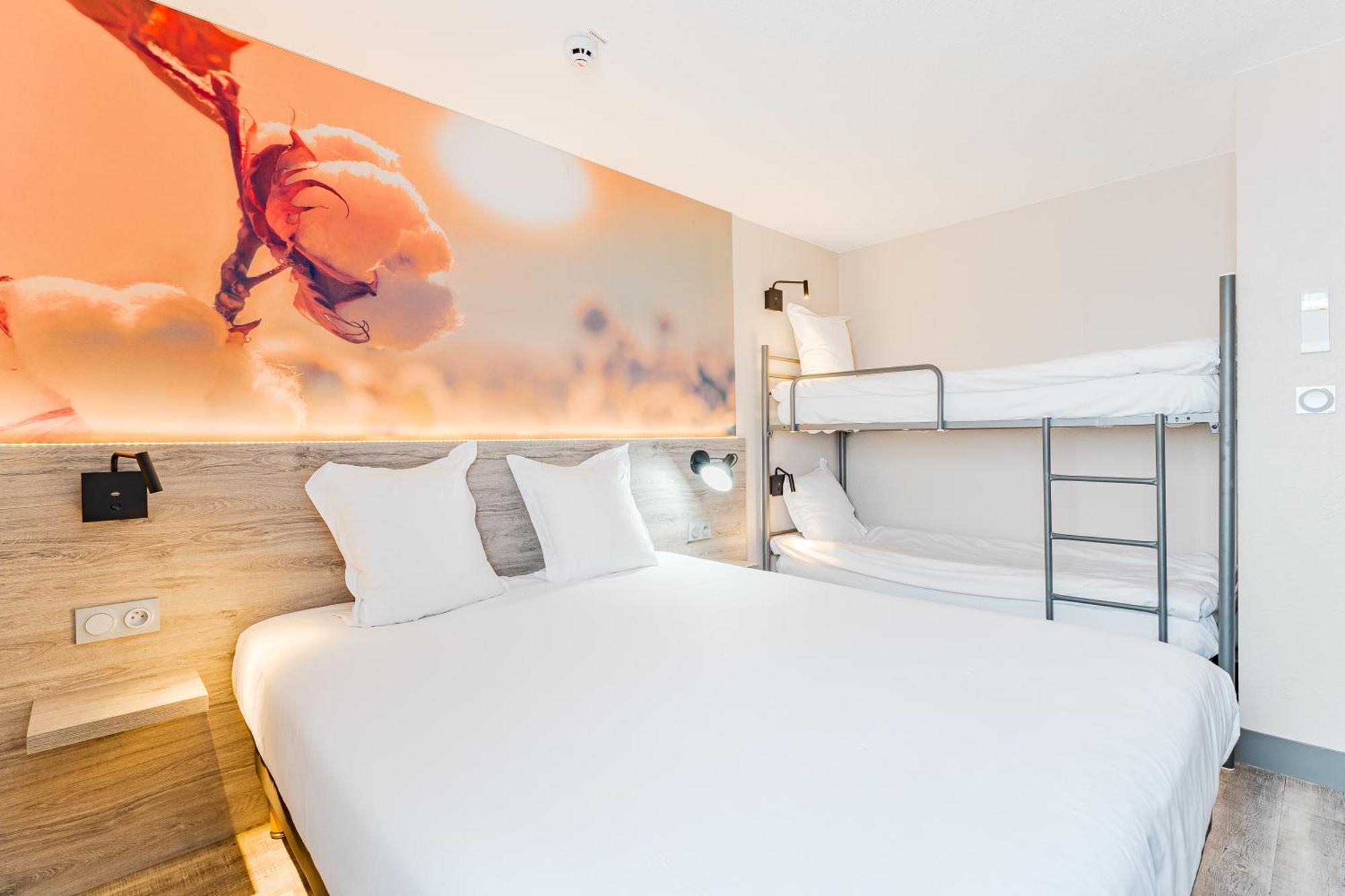 Kyriad Direct Tours Sud - Chambray Les Tours Zewnętrze zdjęcie