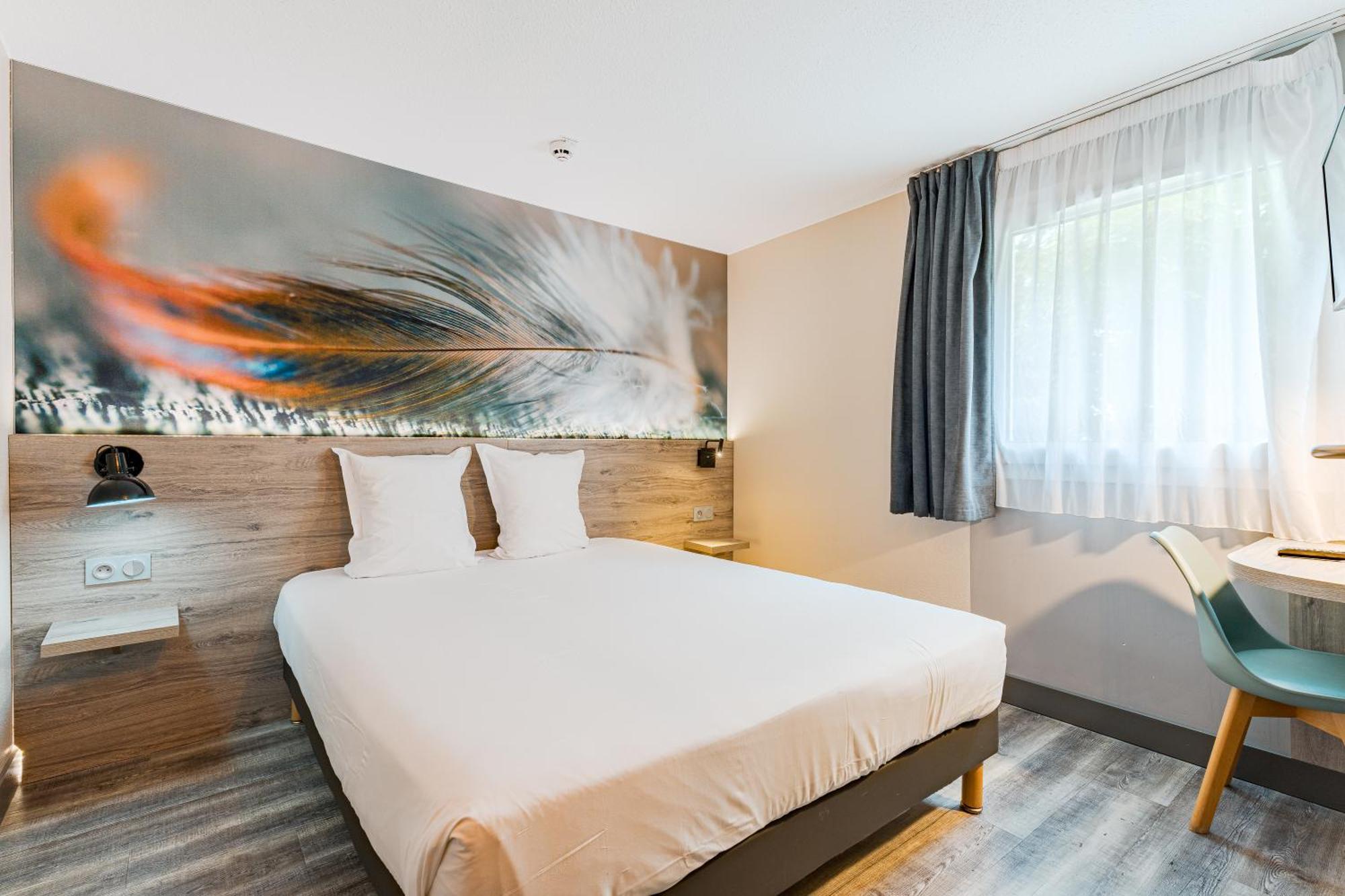 Kyriad Direct Tours Sud - Chambray Les Tours Zewnętrze zdjęcie