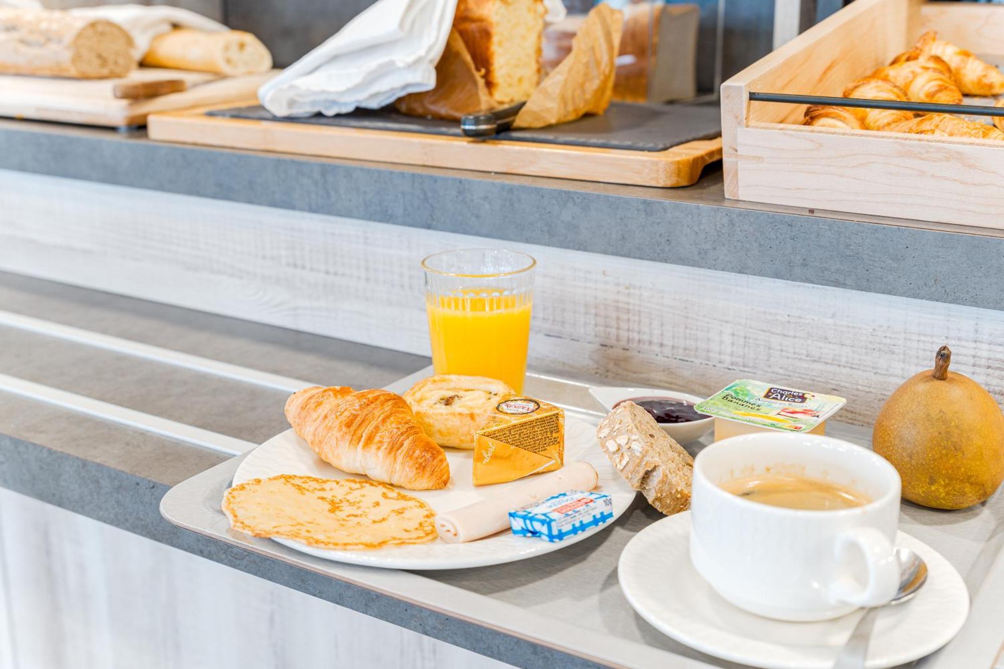 Kyriad Direct Tours Sud - Chambray Les Tours Zewnętrze zdjęcie