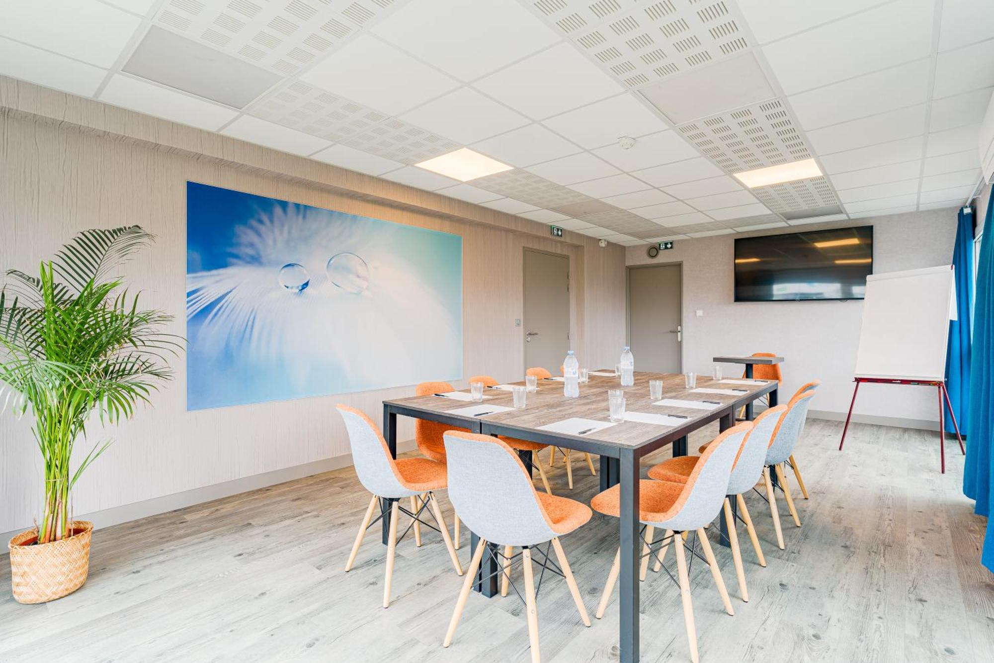 Kyriad Direct Tours Sud - Chambray Les Tours Zewnętrze zdjęcie