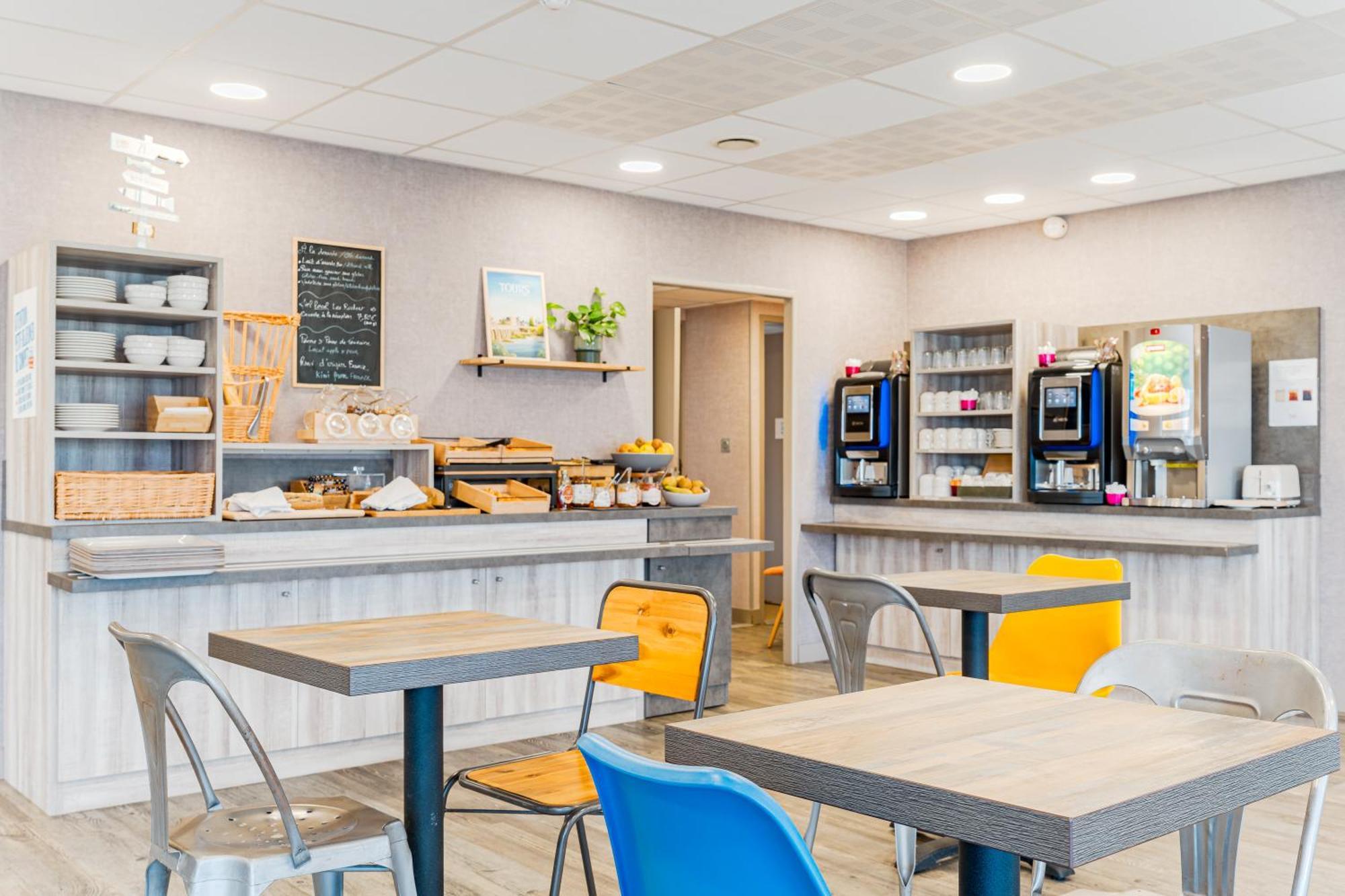 Kyriad Direct Tours Sud - Chambray Les Tours Zewnętrze zdjęcie